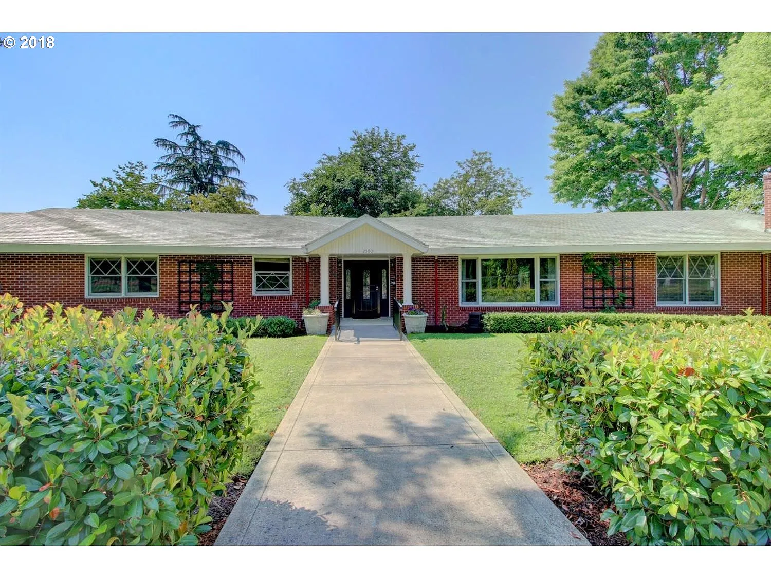 2500 Country Club Dr photo 1