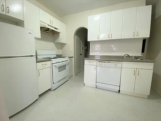 Rented by Bond New York | media 7