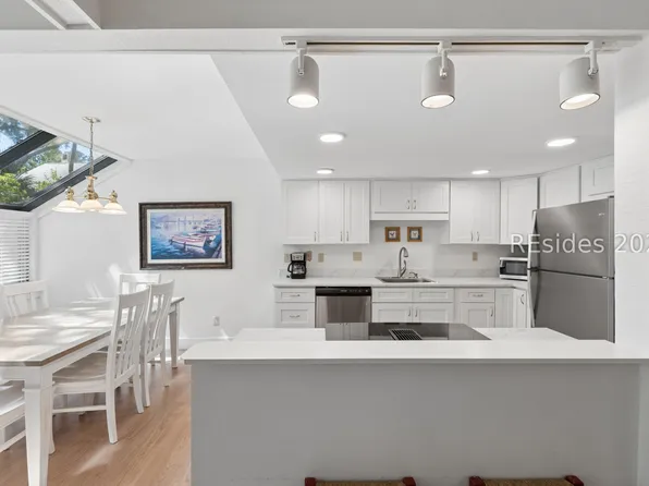 125 Shipyard Dr APT 110, Hilton Head Island, SC 29928