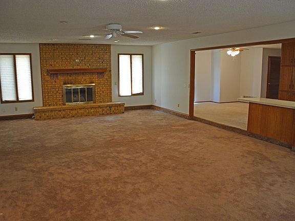2nd image of 1600 Sunset Cir