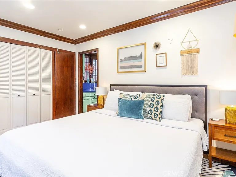 708 E Alta Way — Photo 43