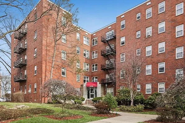 2350 Linwood Ave #4E
