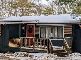 287 Powderhorn Dr, Lackawaxen, PA 18435