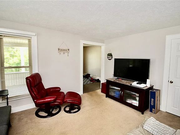 3rd image of 98-100 E Church St #98