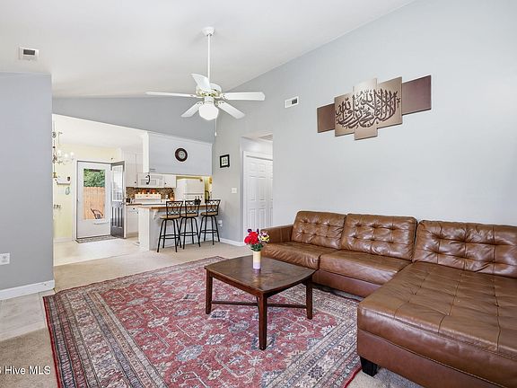 4th image of 3009 Opal Court SW