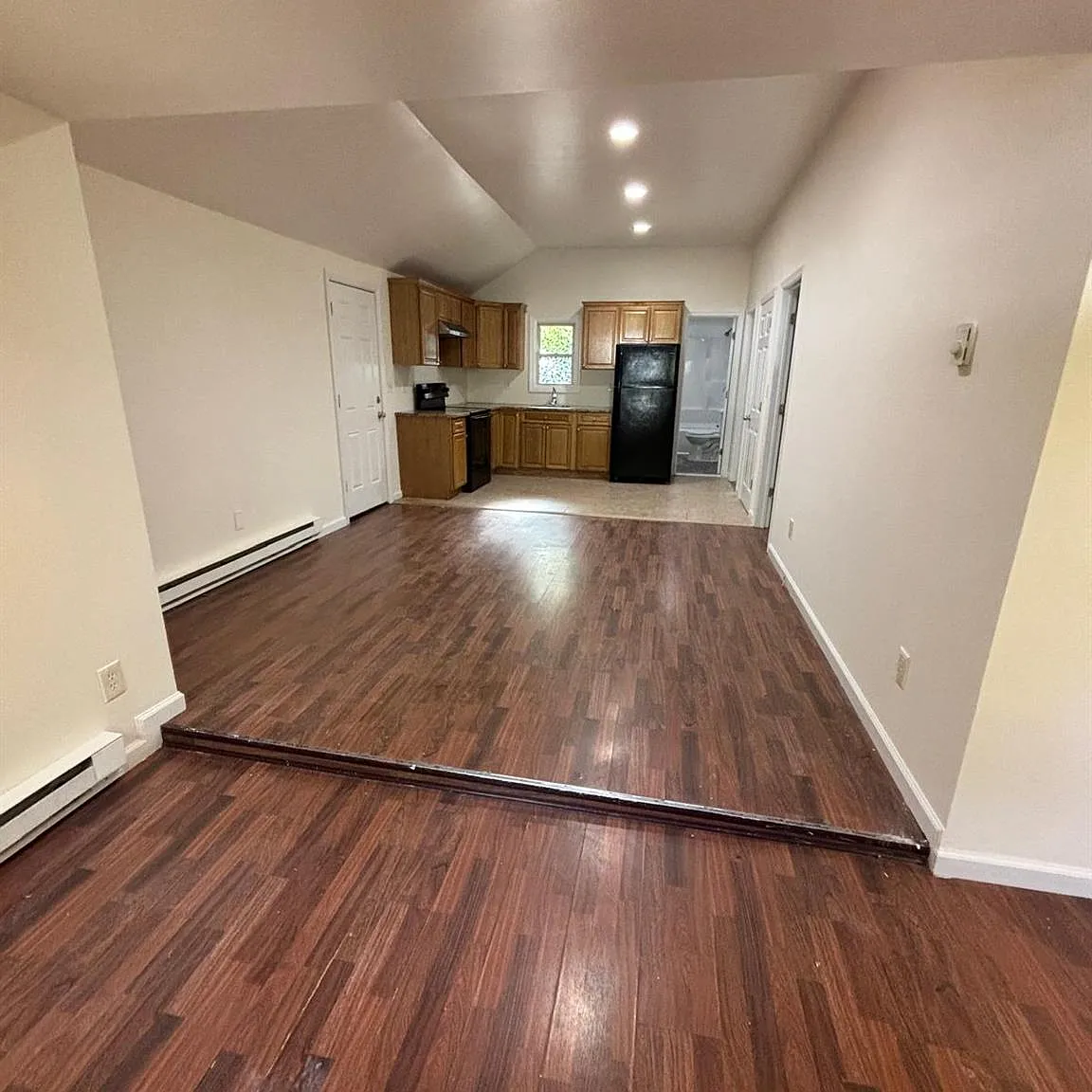 2 bed, 1.0 bath, 698 sqft, $2,505 — Photo 2