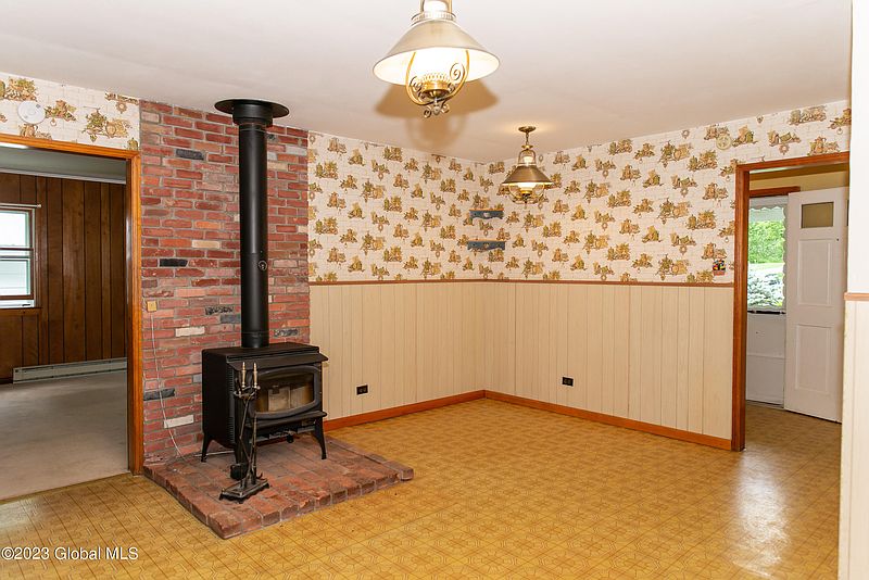3rd image of 2817 W Glenville Road