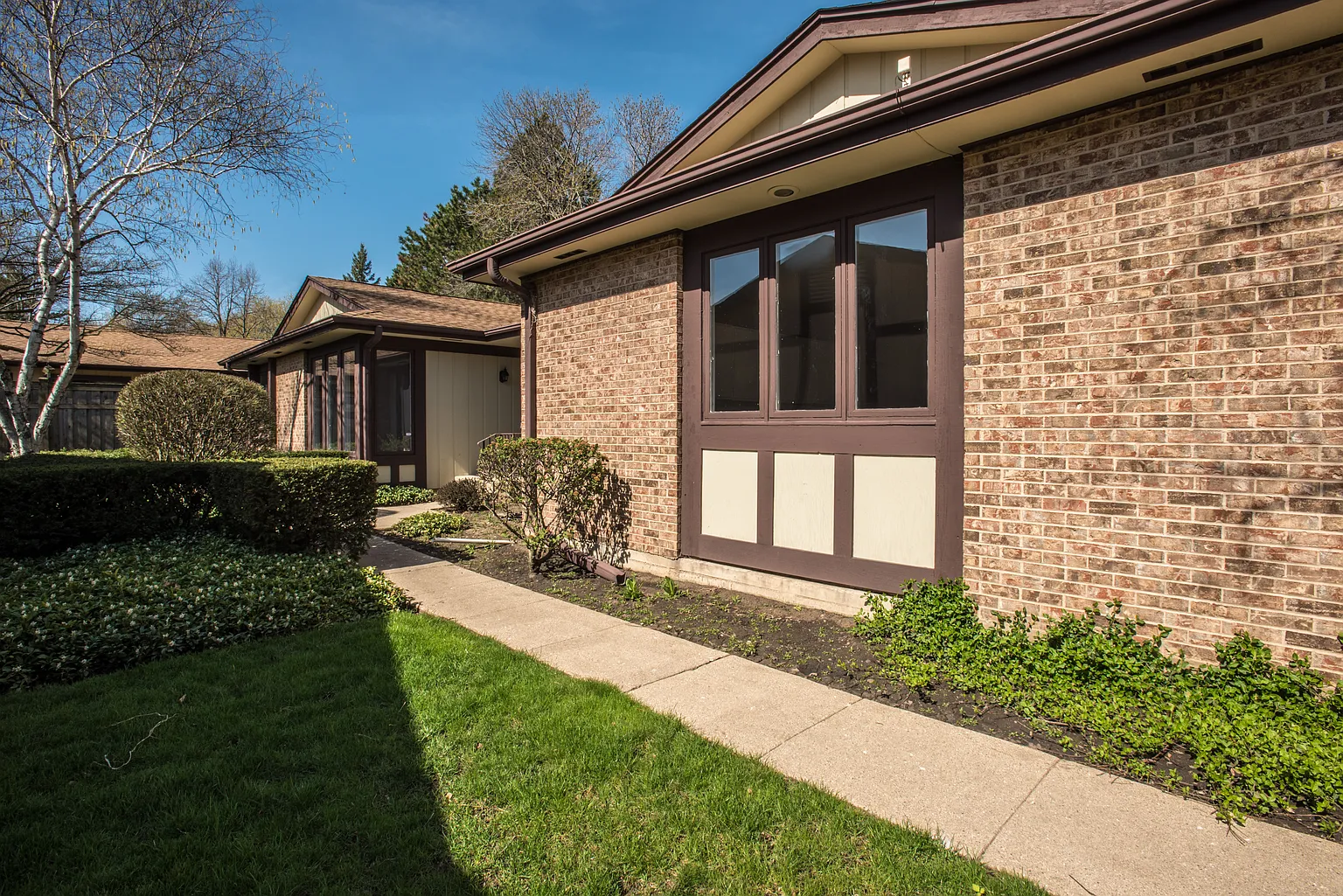 1424 Estate Ln photo 1
