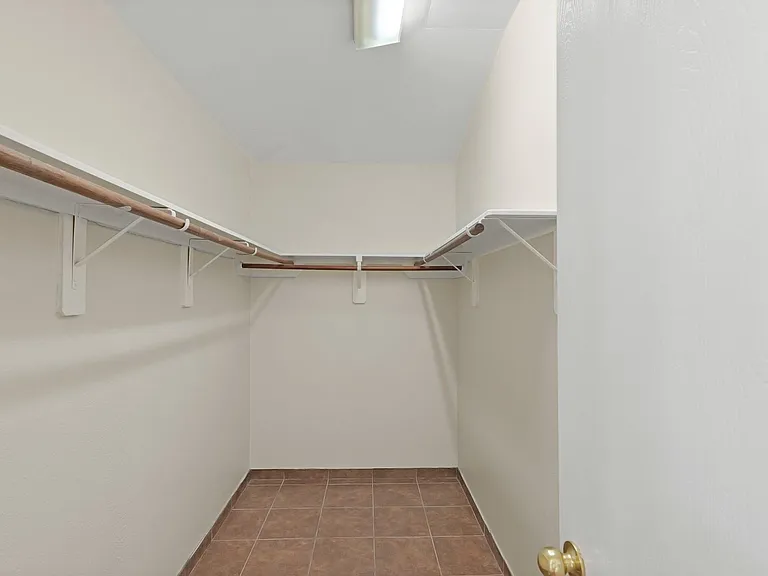 1907 Wooded Acres Dr — Photo 12