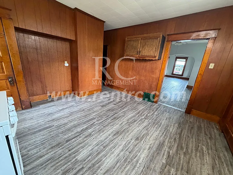 302 McKinley St — Photo 2