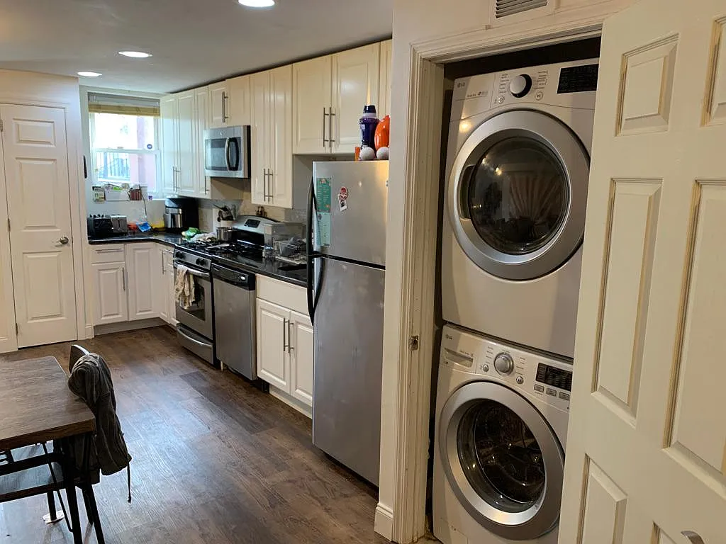 2 bed, 1.5 bath, 1250 sqft, $3,104 — Photo 4