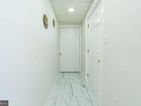 2nd image of 152 Roosevelt Ave