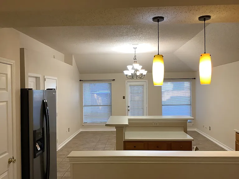 Creekpoint Dr — Photo 5