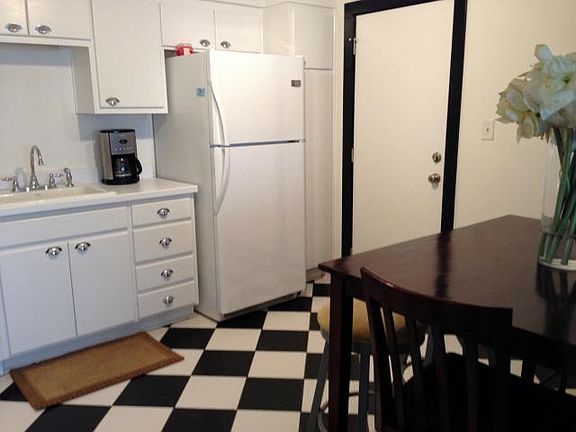 3rd image of 4516 Broadway Ave #104