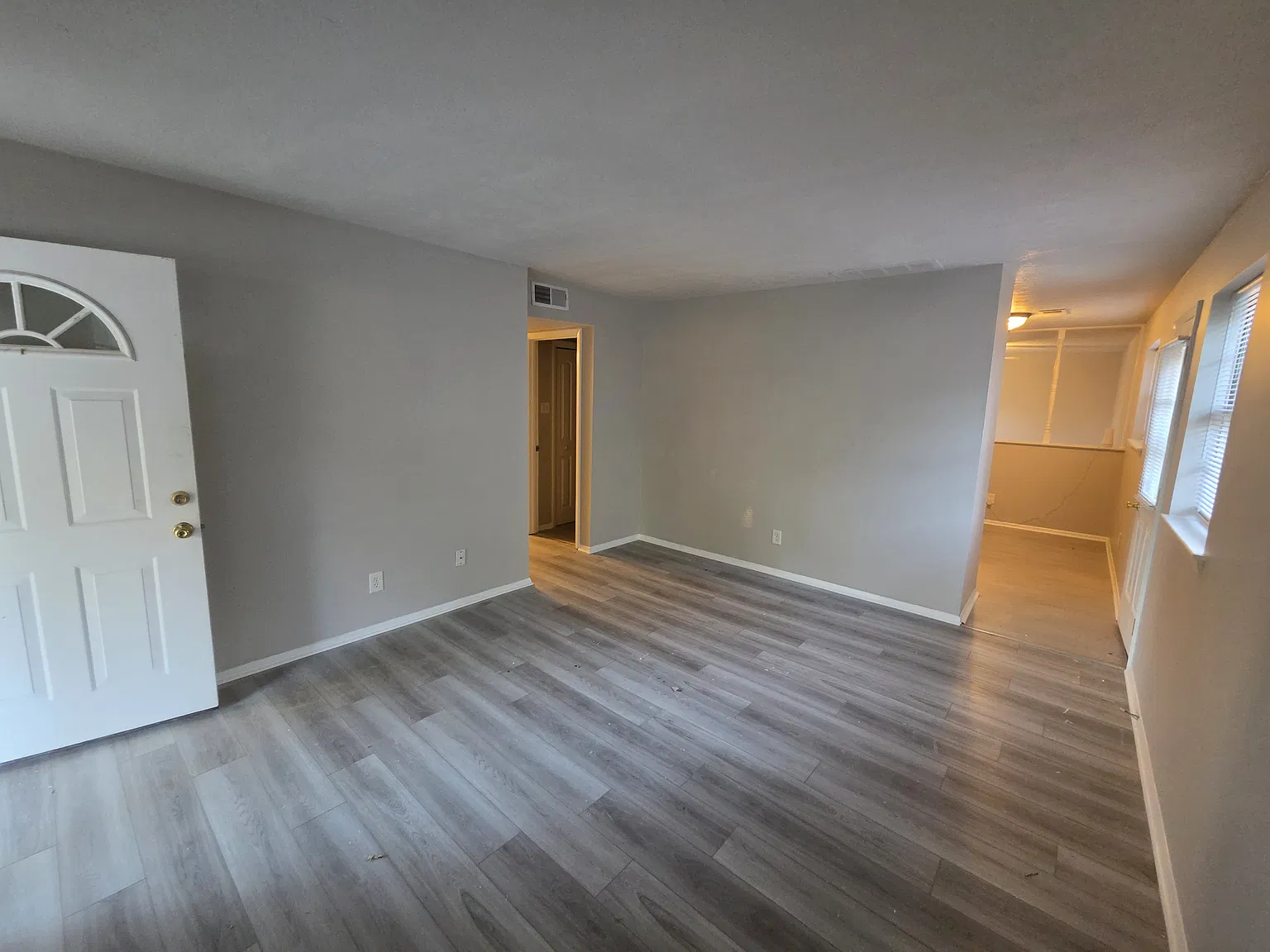 4 bed, 1329 sqft, $1,895 — Photo 3