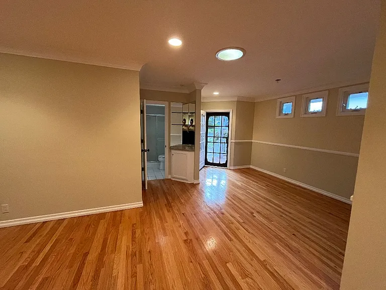 23520 Susana Ave — Photo 4