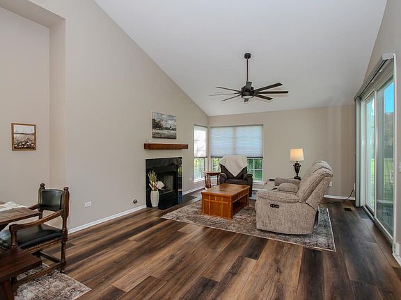 3rd image of 446 Cromwell Cir Unit 1