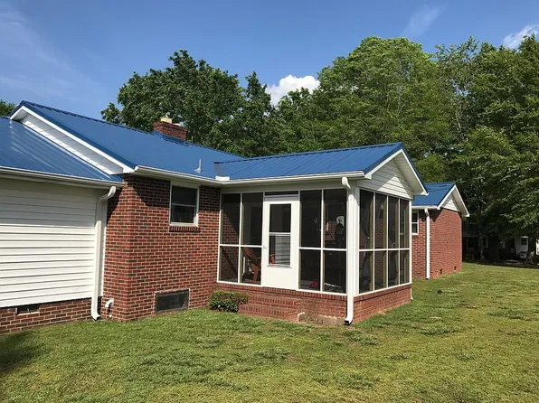 220 King Dixon St, Laurens, SC 29360