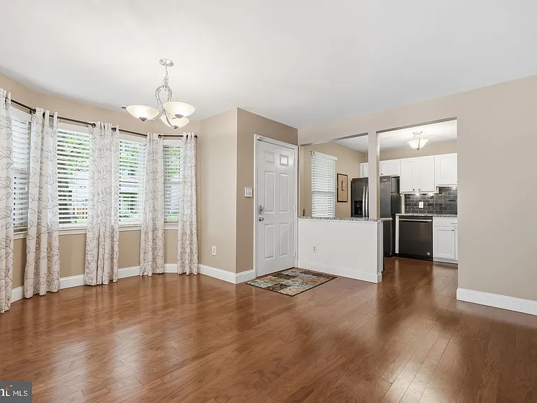 3105 Danbury Ct — Photo 3