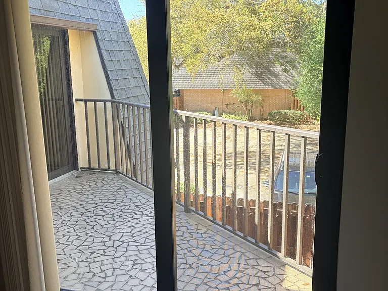 3810 Saxon Dr — Photo 15