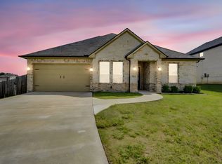 702 Chester Ct, Ennis, TX 75119