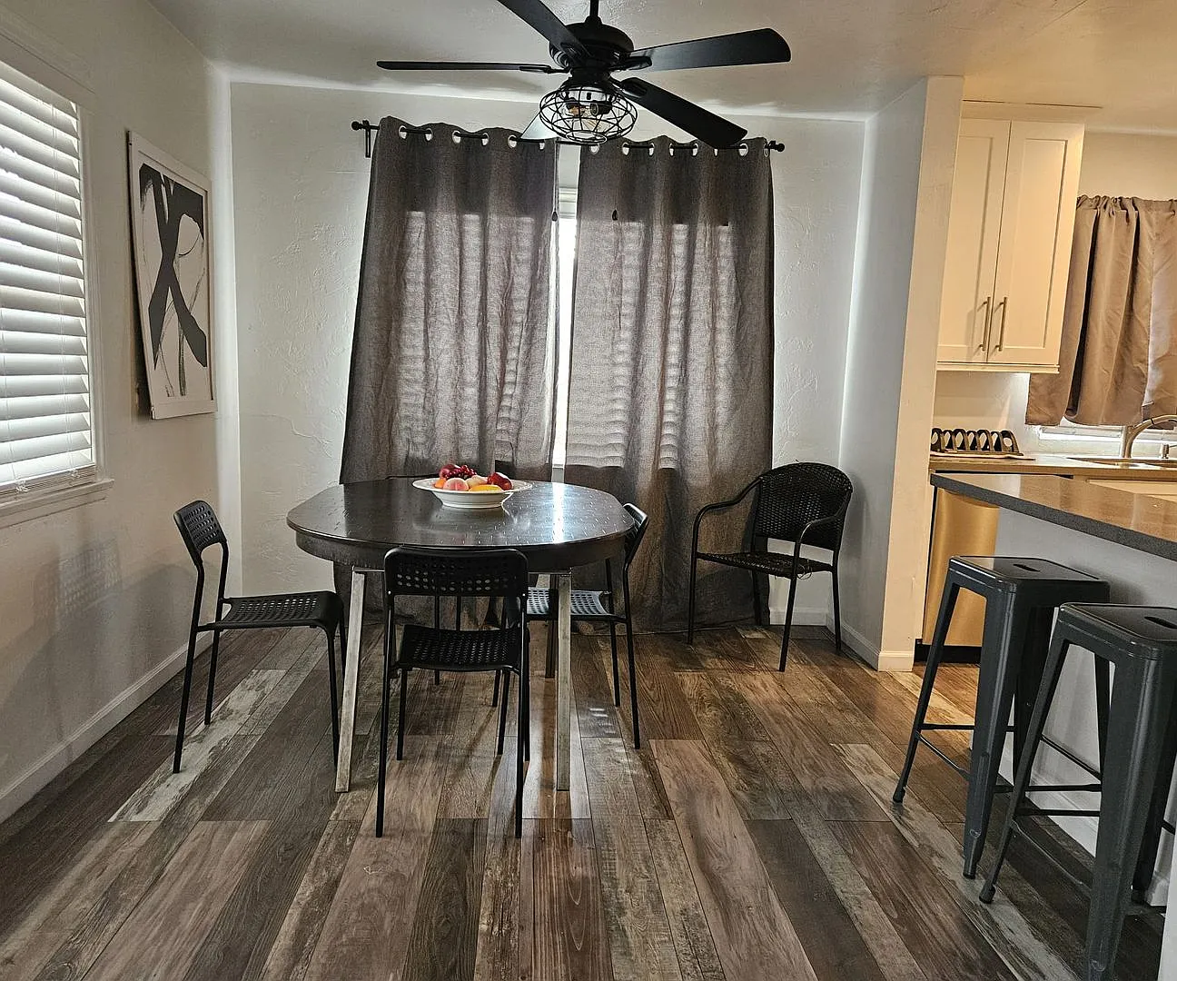 Charming 3-Bedroom Home in the Heart of Las Vegas! — Photo 3