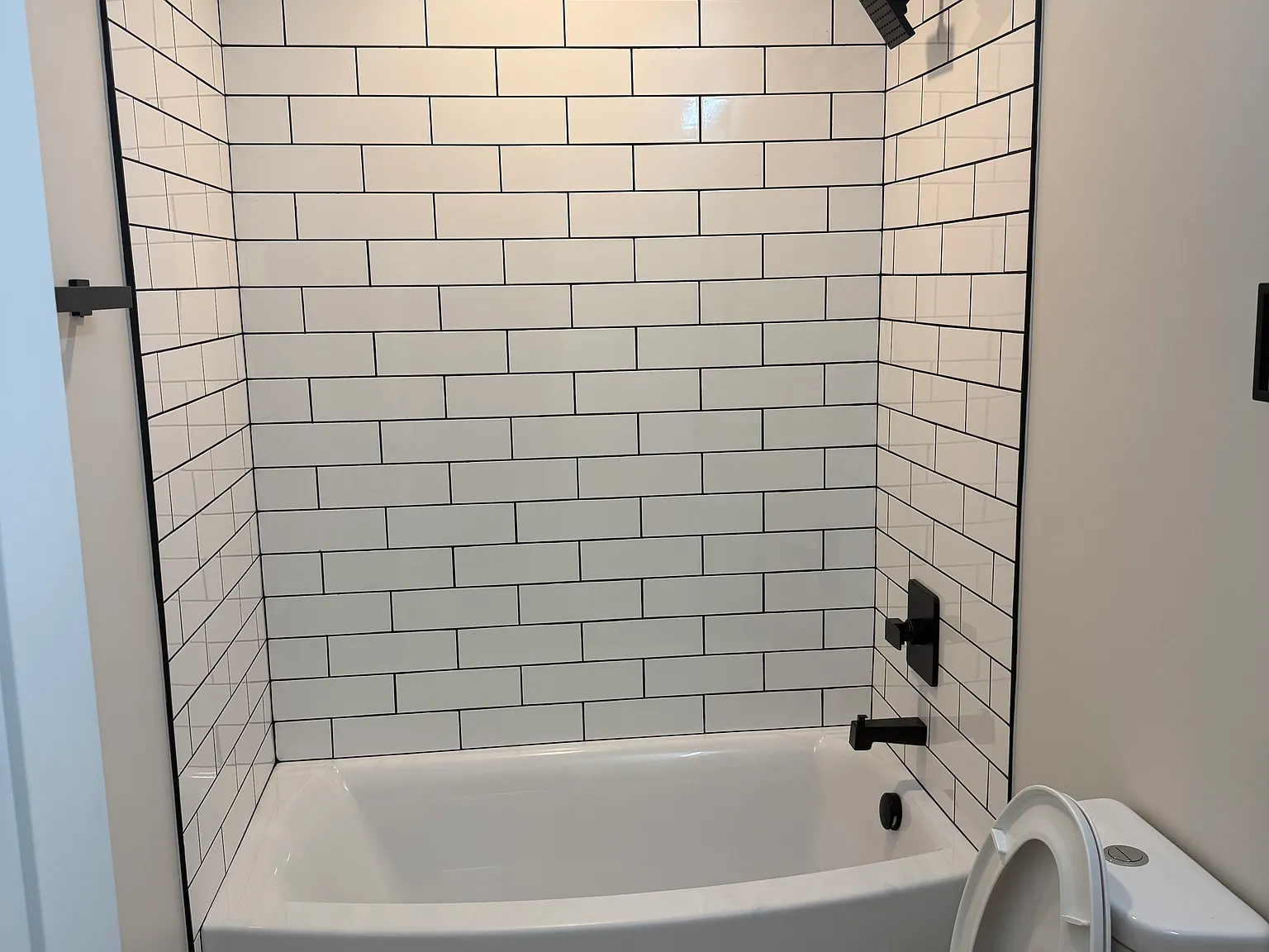 3 bed, 1354 sqft, $2,450 — Photo 3