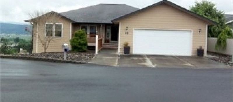 1st image of 18 Hillcrest Dr