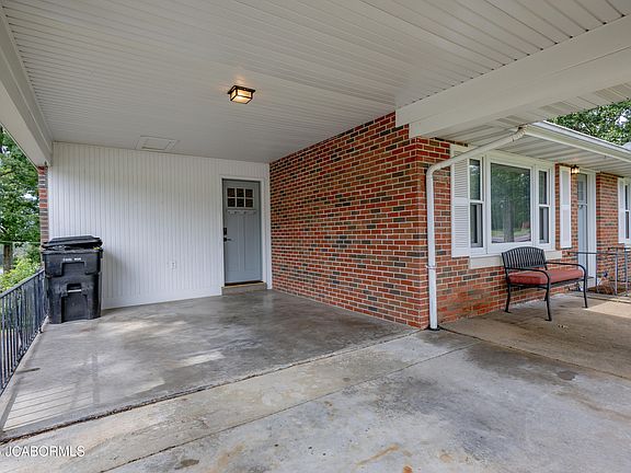 3rd image of 3023 Rock Ridge Rd