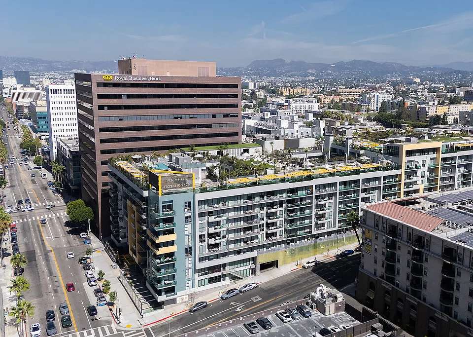 Skylux on Wilshire