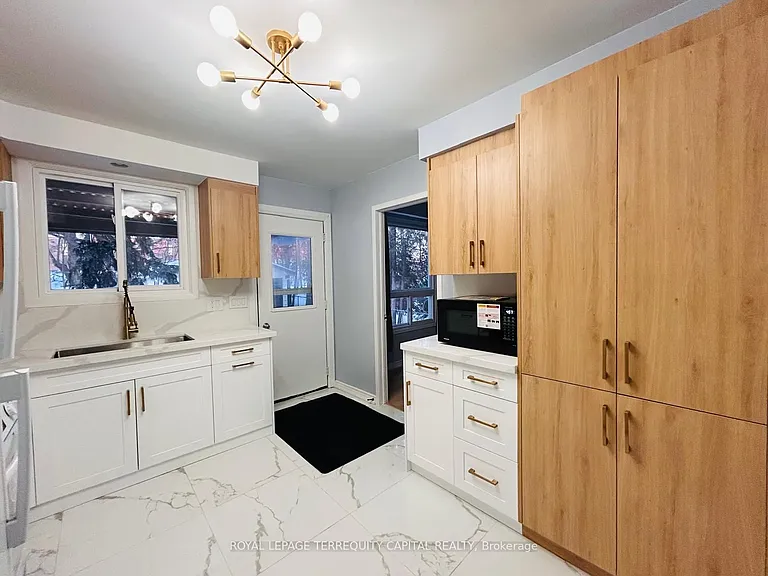 38 Bernick Dr #UPPER — Photo 5