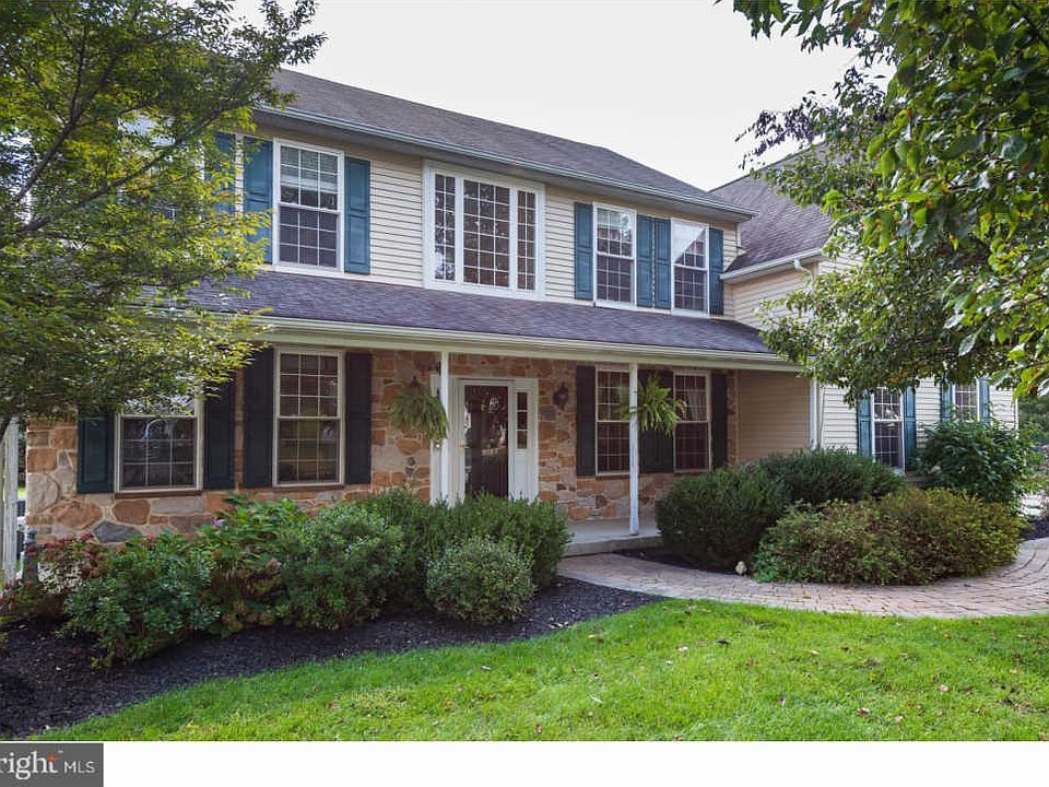 1st image of 301 Woods Edge Ln