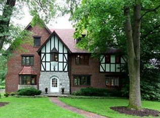 4 Rio Vista Dr, Saint Louis, MO 63124