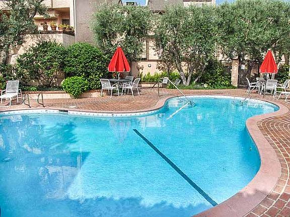 2nd image of 5261 Coldwater Canyon Ave APT C