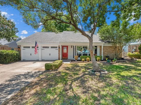 310 Harrington Ln, Euless, TX 76039