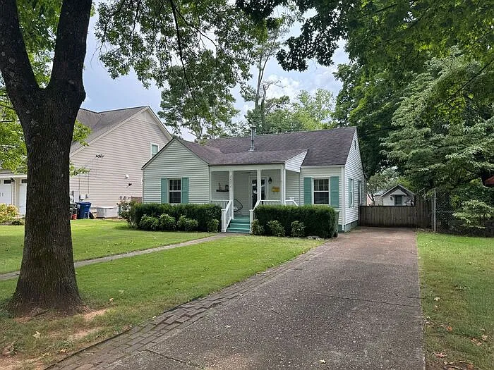 2602 Poincianna St SW — Photo 1