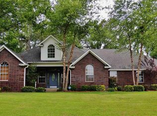 11 Leeward Ct, Maumelle, AR 72113