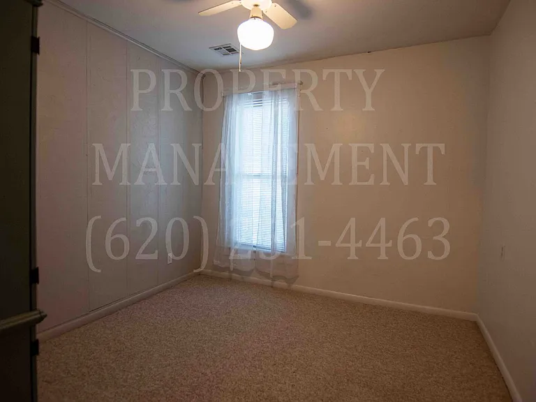 706 W 1st St — Photo 30