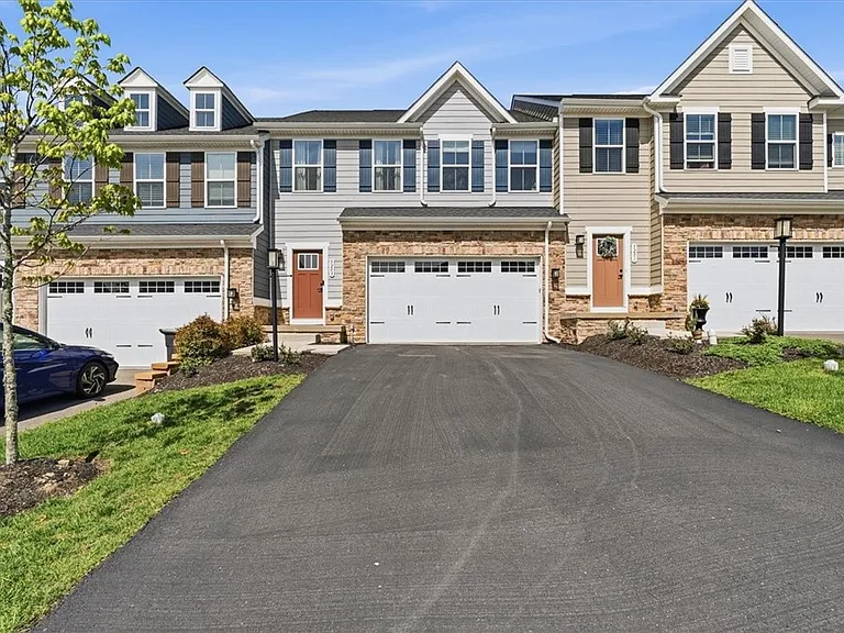 5203 Spruce Rd — Photo 2