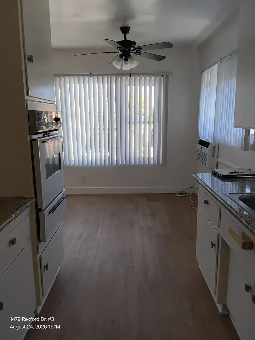 West la: Large & Bright 1 Bed/1 Bath Apartment With Parking! — Photo 3