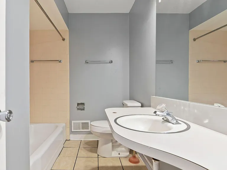 2271-2277 E Laurel St — Photo 38