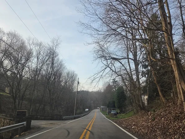 1015 6th St, New Cumberland, WV 26047