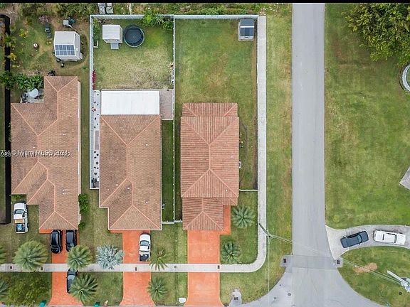 4th image of 808 SW 5th St