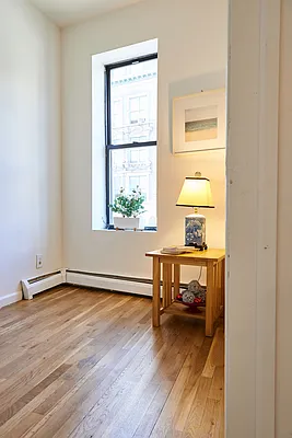 Rented by Perry Associates NYC Inc | media 11