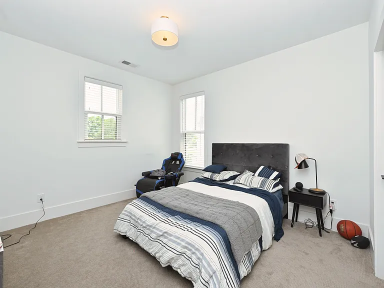 1945B Kimbark Dr — Photo 23
