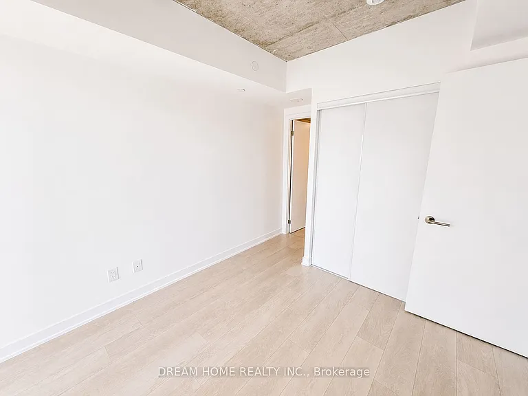 47 Mutual St #807 — Photo 8