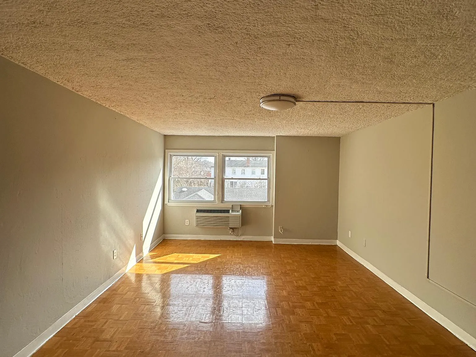 31 Austin St — Photo 3