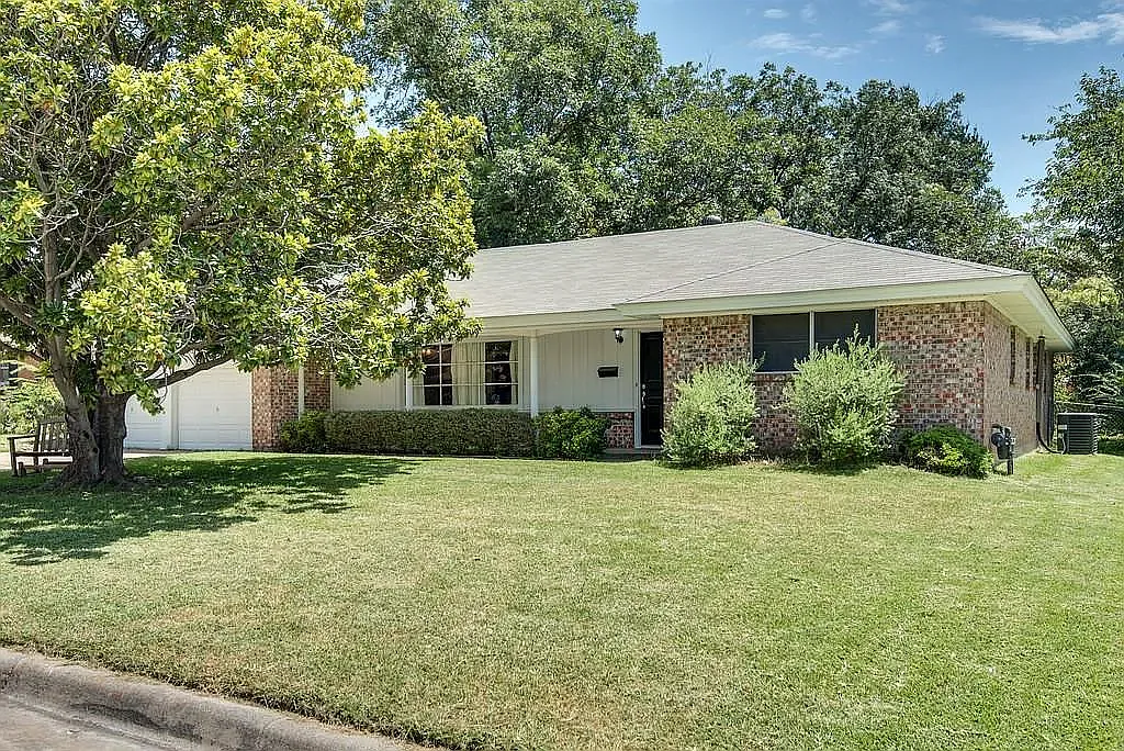 3 bed, 2011 sqft, $1,800 — Photo 1