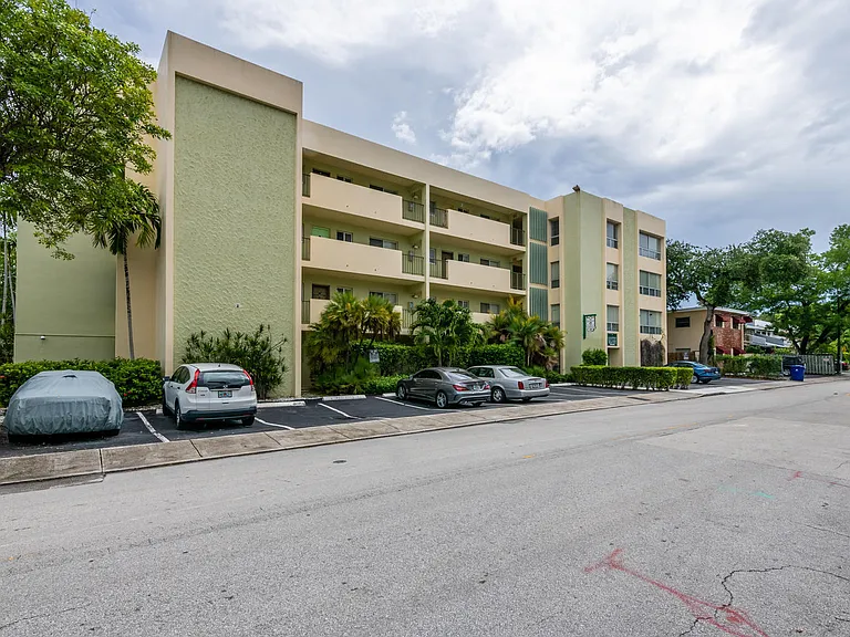 1201 SE 2nd Ct — Photo 5