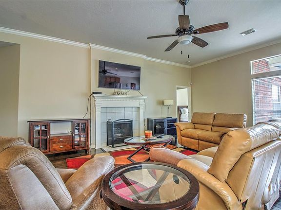 2nd image of 110 Island Breeze Cir